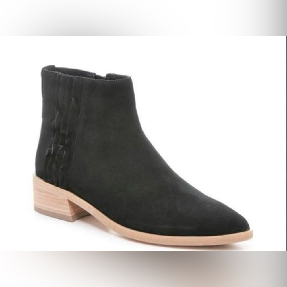 Vaneli black ruffle texture pointed toe ankle boot side zip  suede leather 8.5